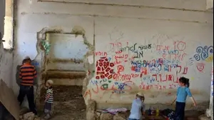 מתנחלים מתבצרים בשא-נור, יולי 2015