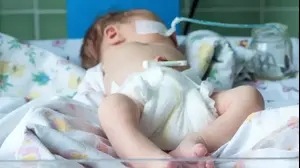 תינוק מאושפז בבית חולים