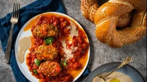 קציצות דגים ברוטב אדום