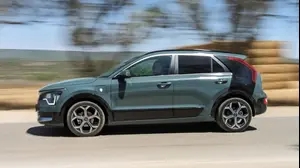 השוואתי קיה נירו PHEV מול MG EHS