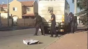 כוחות הביטחון בזירת בני הערובה באופקים