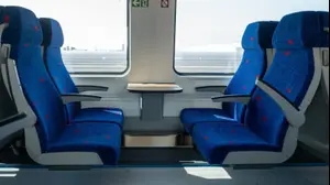 שולחנות מוגדלים בקרונות החדשים