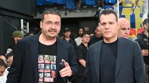 דימיטריס איטודיס מאמן יווני לצד עופר ינאי בעלים הפועל תל אביב