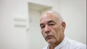 רונאל פישר מגיע להעיד אירוע בבית המשפט, הוכחות :לפרשות רבות, 28 לאוקטובר 2024