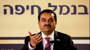 גאוטם אדאני בנמל חיפה