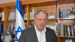 השר לביטחון לאומי איתמר בן גביר:
"בעבר אנשים התקדמו במשרד הזה לפי פרוטקציות לפי קומבינות. אני אומר שוב ובגאווה גדולה מי שמקיים את המדיניות שלי משילות, ריבונות, נחישות, מקצוענות. הוא מתקדם במשטרה, ככה זה בדמוקרטיה ולא ברפובליקת בננות