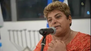 רחל מאופקים נואמת  בטקס הדלקת חנוכיה של אופקים, דצמבר 2024