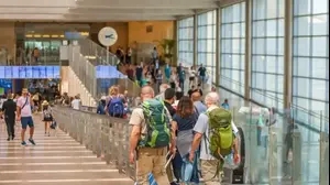 נוסעים יוצאים לטיסה בנתב"ג