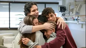 עופר קלדרון מתאחד עם משפחתו