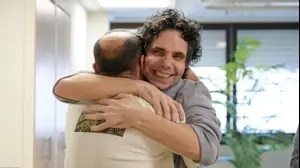 עופר קלדרון מתאחד עם משפחתו