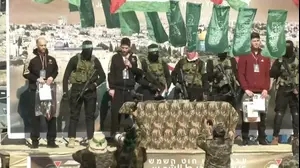 העברת החטופים לידיי הצלב האדום