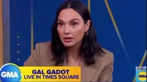 גל גדות מספרת לתכנית "GOOD MORNING AMERICA" איך גילו את קריש הדם במוחה ואיך הבנות שלה הגיבו כשגילו כשתשחק את המלכה הרעה בסרט ״שלגייה״