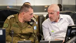 הרמטכ"ל, רב-אלוף אייל זמיר, ראש השב"כ, רונן בר בבור חיל האוויר, מפקדים על התקיפות בעזה, 18 במרץ 2025