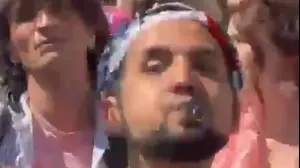 אחרי שיובל רפאל הוצגה בפתיחת שבוע אירוויזיון 2025 בבזל, שווייץ, מפגין עם דגל פלסטין סימן תנועת "שחיטה"