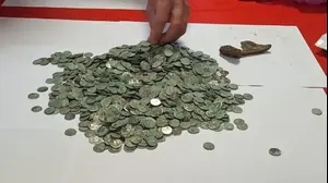 מצא אוצר מטבעות עתיקות בטיול