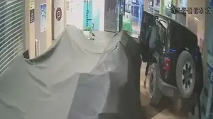 גנבים פרצו עם ג'יפ לקניון וגנבו סחורה בשווי עשרות אלפי שקלים