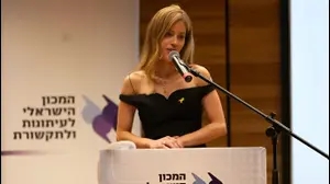 יולן כהן מקבלת פרס עיתונות. מאי 2025
