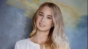 אנה פלקסיוק, אז בת 25, אילצה את הנער לנשק אותה על שפתיה ולגעת בשדיה