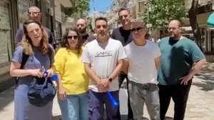 שחקני שח"ם הפגינו היום בירושלים במהלך צילומי העונה השנייה של הסדרה "באש ובמים", המיועדת לנטפליקס, בשל החלטת איגוד המפיקים לבטל חד-צדדית את ההסכם המעגן את זכויות השחקנים בהפקות טלוויזיה, אחרי יותר מ-20 שנים