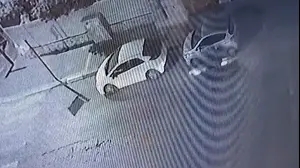 תיעוד: בת 73 נפצעה באורח קשה בתאונת פגע וברח בנתניה – הרוכב נמלט מהמקום. 29 במאי 2025
