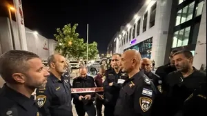 המשטרה בזירת הרצח הכפול במסעדה בכפר קאסם. 30 במאי 2025