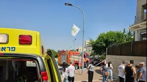 כוחות מד"א וכיבוי אש בזירת שריפה של דירה ברחוב בין שאן במודיעין בה נספו אם ובנה

1 ביוני 2025
