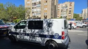 ניידת משטרה בזירת הרצח בבת ים