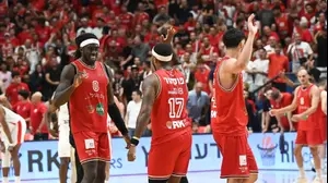 ג'ונתן מוטלי, הפועל תל אביב חוגג עם מרכוס פוסטר