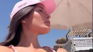 הדר שירי בבגד ים של e BIKINI