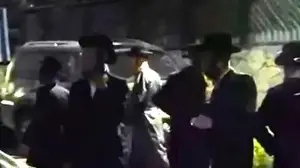 מתפרעים חרדים מחוץ לביתו של מנכ"ל חברת הנדל"ן אאורה בתל אביב

6 ביוני 2025