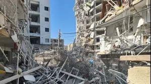 הריסות לאחר התקיפה האיראנית בבת ים. 14 ביוני 2025