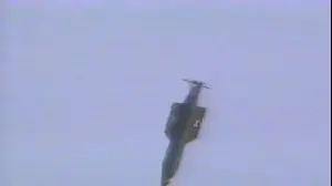 פצצת GBU-43/B, הידועה גם בשם MOAB (Massive Ordnance Air Blast) או Mother of All Bombs, בניסוי ב-21 בנובמבר 2003 בבסיס חיל האוויר אגלין שבפלורידה