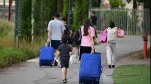 אנשים מתפנים מבתיהם, זירת נפילה טילים ששוגרו מאיראן,16 ביוני 2025