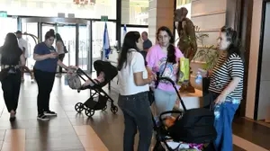 מפונים מזירת נפילת טיל איראני בבת ים, קראון פלאזה, 18 ביוני 2025