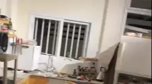 הכל נשפך מהמקרר, דלתות עפו: תיעוד - מה ההדף של הטיל עושה לבית. 18 ביוני 2025