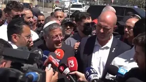 בן גביר ואמיר אוחנה בזירת הנפילה בסורוקה. 19 ביוני 2025