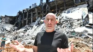 פרופ' רועי עוזרי מכון ויצמן לאחר פגיעת טיל איראני