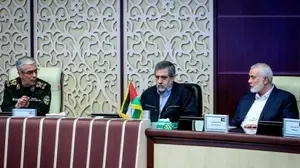 סעיד איזדי, מפקד גיס פלסטין בכוח קודס שחוסל הלילה. כאן בתמונה לצד מנהיג חמאס לשעבר אסמאעיל הנייה, שחוסל בטהראן לפני שנה, והרמטכ״ל לשעבר מוחמד בקארי, שחוסל במכת הפתיחה של המלחמה בשבוע שעבר