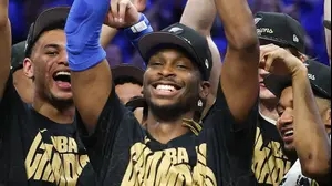 שיי גילג'ס אלכסנדר עם תואר ה-MVP