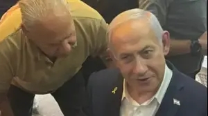 בנימין נתניהו אוכל מנת פלאפל בראשון לציון