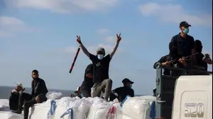 משאיות הנושאות סיוע הומניטרי הוכנסו ממעבר הגבול זיקים אל רחוב אל-ראשיד שבמערב ג'באליה,  המשאיות מאובטחות על ידי מחבלי חמאס הנושאים אלות ונשק חם, 26 ביוני 2026