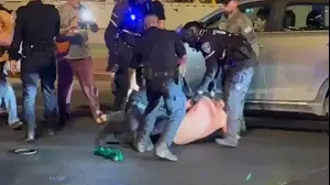 אלימות כלפי מפגינים ומעצרים על ידי כוחות המשטרה, תל אביב, 26 ביוני 2025
