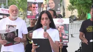 עינב צנגאוקר בהצהרת משפחות החטופים בבגין. 28 ביוני 2025