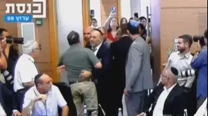 מהומה בדיון על הדחת איימן עודה