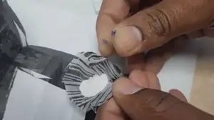 עורך דין חשוד כי ניסה להבריח חומר החשוד כסם לעצור בבית המעצר בתל אביב