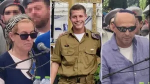 הוריו של סמל ישראל נתן רוזנפלד אומר קדיש בהלוויה. 30 ביוני 2025