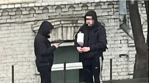 צעירים אוקראינים שגוייסו על ידי רוסיה כדי להניח מטענים