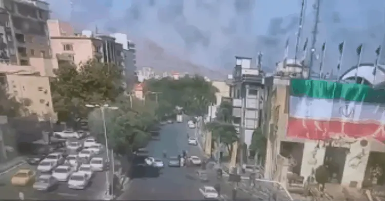מצלמות האבטחה מתקיפה ישראלית בכיכר קודס (ירושלים) הנמצאת בטהראן במהלך מבצע עם כלביא