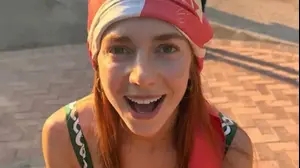 מאיה ורטהיימר לובשת דולצ׳ה וגבאנה בחופשת יאכטה. יולי 2025