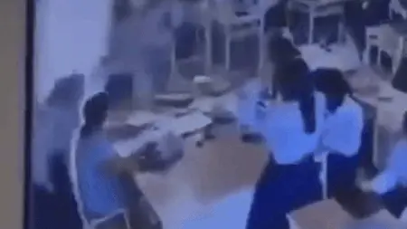 תלמיד מכה מורה